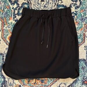 Women’s Lululemon black skirt size 8